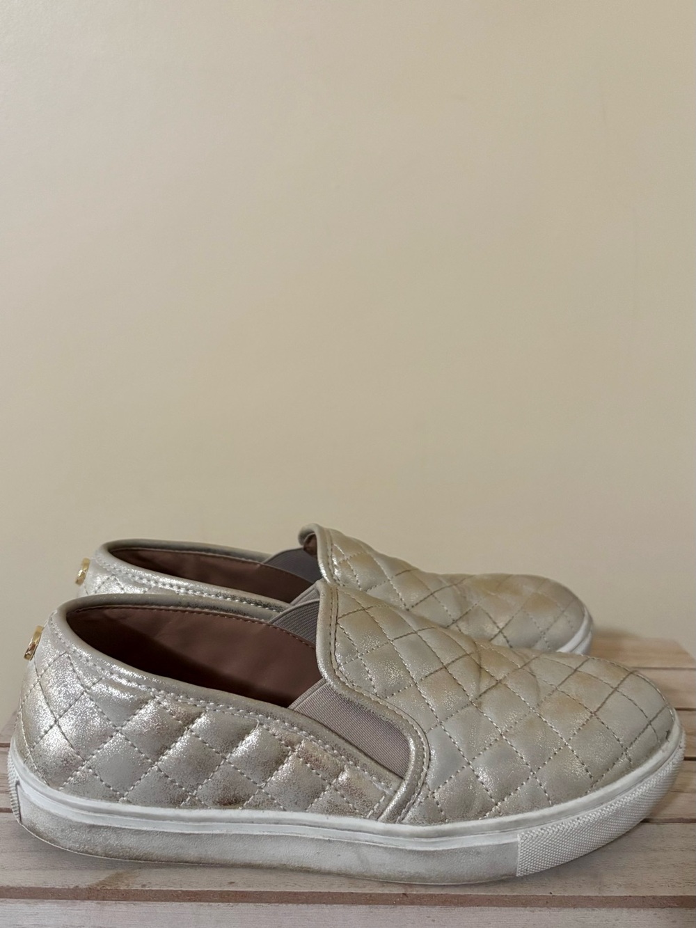 Steve Madden| Ecentrcq Quilted Metallic Champagne/Golf Slip-On Sneakers Sz 6.5